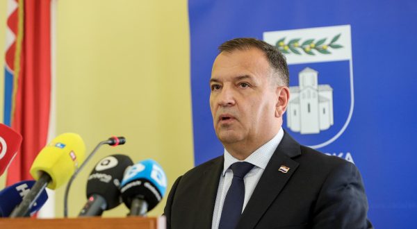 09.06.2023., Zadar - Konferencija za novinare u povodu primopredaje druge od sest brzih brodica pomorske medicinske sluzbe. Vili Beros, ministar zdravstva Photo: Sime Zelic/PIXSELL
