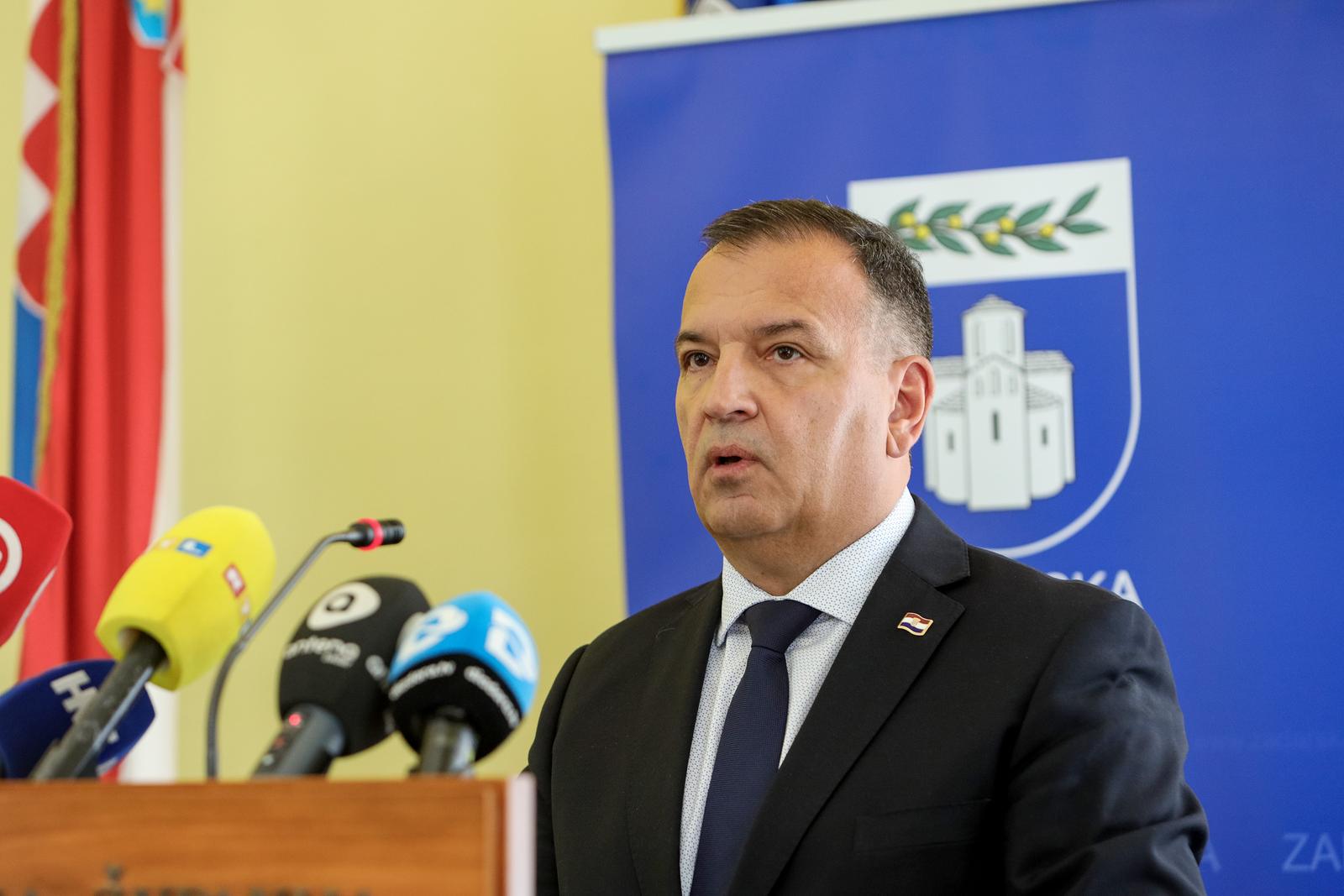 09.06.2023., Zadar - Konferencija za novinare u povodu primopredaje druge od sest brzih brodica pomorske medicinske sluzbe. Vili Beros, ministar zdravstva Photo: Sime Zelic/PIXSELL