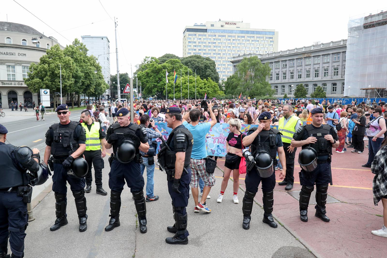 10.06.2022., Zagreb - 22. Povorka ponosa LGBTIQ+ zajednice, osoba i duginih obitelji Zagreb Pridea ove se godine odrzava pod sloganom "Zajedno za ttrans prava!". Photo: Matija Habljak/PIXSELL