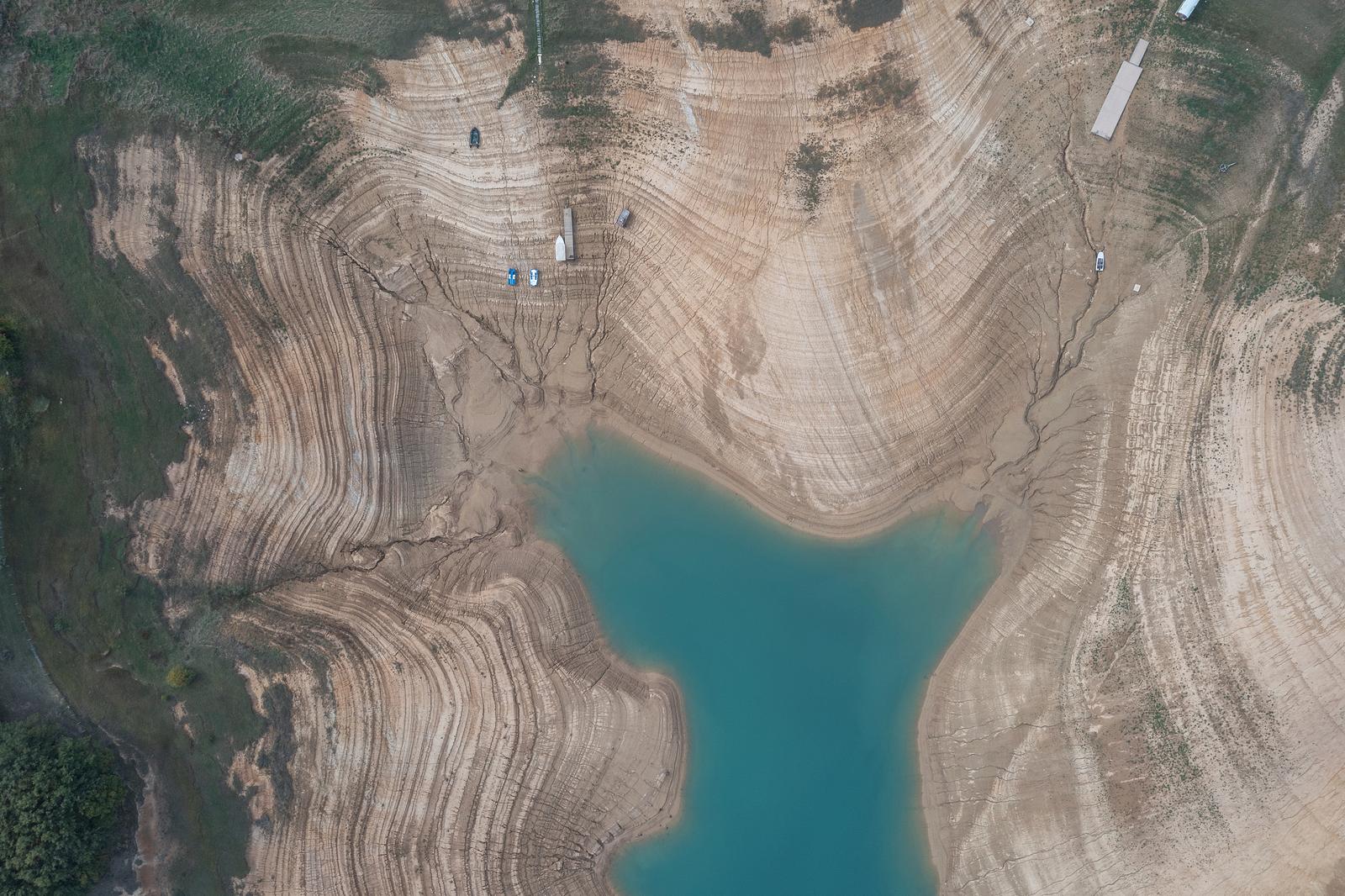 09.10.2022., opcina Prozor-Rama, Bosna i Hercegovina - Ramsko jezero zbog velikih susa tijekom ljetnih mjeseci u velikom dijelu je presusilo. Photo: Matko Begovic/PIXSELL