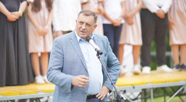 11.06.2023., stadion NK Laus, Banja Luka, Bosna i Hercegovina - U Banja Luci je odrzana revijalna utakmica povodom 70 godina postojanja NK Laus, a utakmicu su igrali veterani Lausa i Crvene Zvezde iz Beograda. Milorad Dodik Photo: Dejan Rakita/PIXSELL