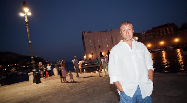 07.09.2012., Dubrovnik - Ruski oligarh i predsjednik engleskog nogometnog kluba Chelsea Roman Abramovic s djevojkom Dashom Zhukovom prosetao je Stradunom. U poslijepodnevnim satima stigli su jahtom dugom 130 metara. rPhoto: Grgo Jelavic/PIXSELL