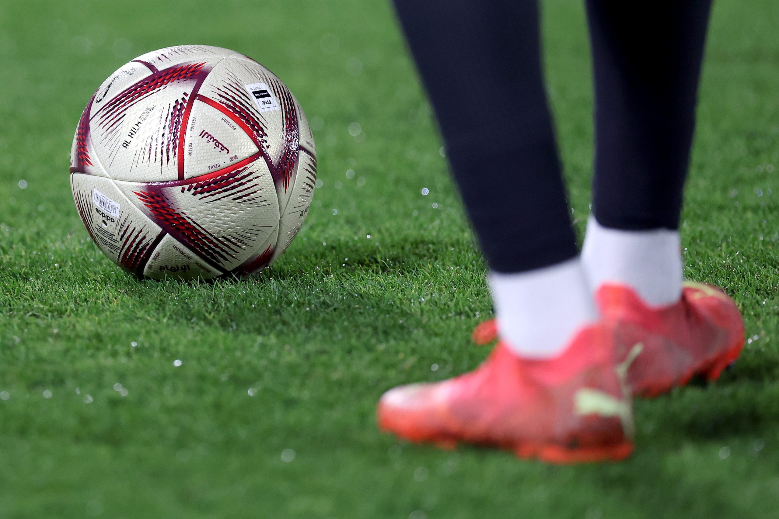 12.12..2022., Al Ersal 3, Doha, Katar - Trening hrvatske nogometne reprezentacije na trening kampu Al Ersal 3 u Dohi na Svjetskom prvenstvu u Kataru dan uoci polufinalne utakmice protiv Argentine. Adidas je predstavio sluzbenu loptu za polufinale i finale Svjetskog prvenstva u Kataru, a naziv koji je nova lopta dobila je Al Hilm. Al Hilm, sto se na arapskom jeziku prevodi kao “san”, nastavlja se na sluzbenu loptu koja se do sada koristila na turniru – Al Rihla, sto u prijevodu znaci “putovanje”. Photo: Igor Kralj/PIXSELL