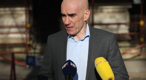 14.04.2022. Zagreb - Odvjetnici ispred Zupanijskog suda gdje bi trebale biti privedene  dvije  grupe dilera koji su uhiceni u  medjunarodnoj akciji koordiniranoj od strane EUROPOL-a i EUROJUST-a, u kojoj su sudjelovale policije Hrvatske i Srbije Photo: Marin Tironi/PIXSELL