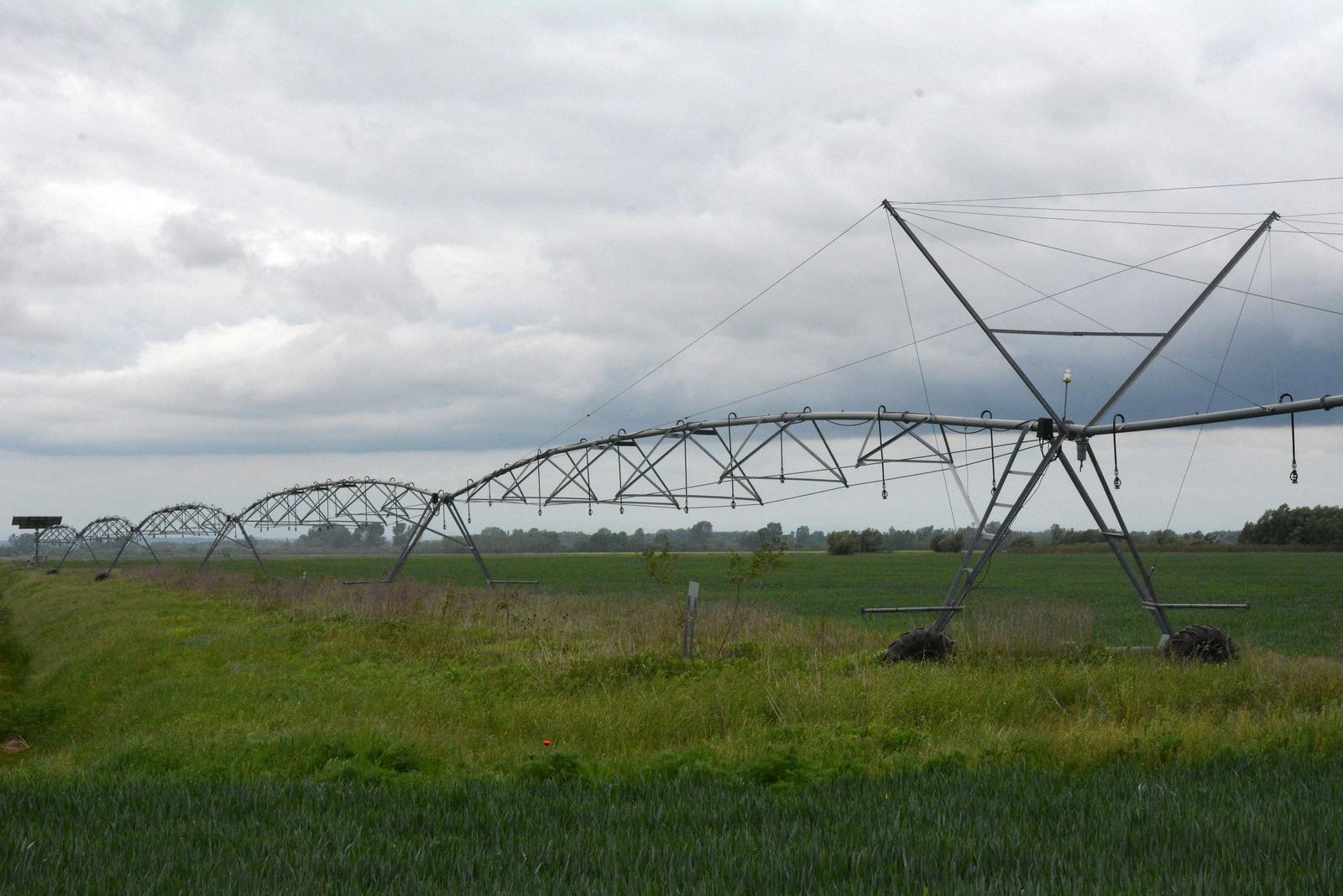 14.05.2020., Slavonski Brod - Sustav za navodnjavanje velikih poljoprivrednih povrsina. Photo: Ivica Galovic/PIXSELL