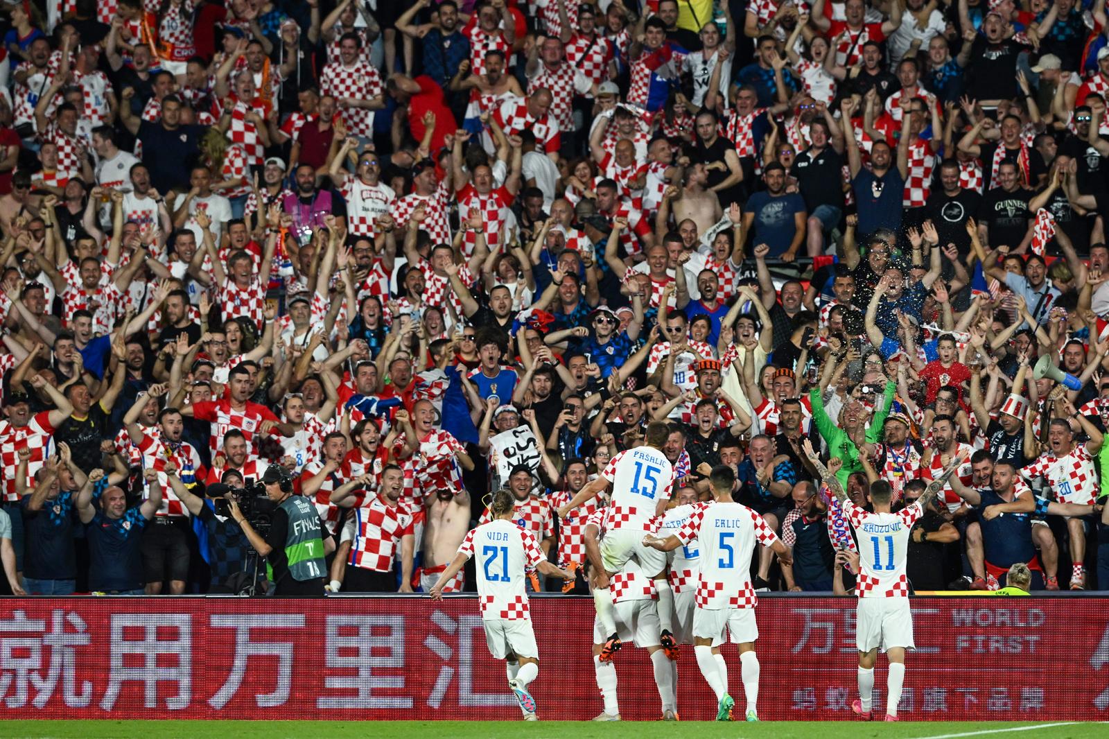 14.06.2023., stadion Feyenoord "De Kuip", Rotterdam, Nizozemska - UEFA Liga Nacija, polufinale, Nizozemska - Hrvatska. Nogometasi Hrvatske slave pogodak za vodstvo 3:2. Photo: Marko Lukunic/PIXSELL