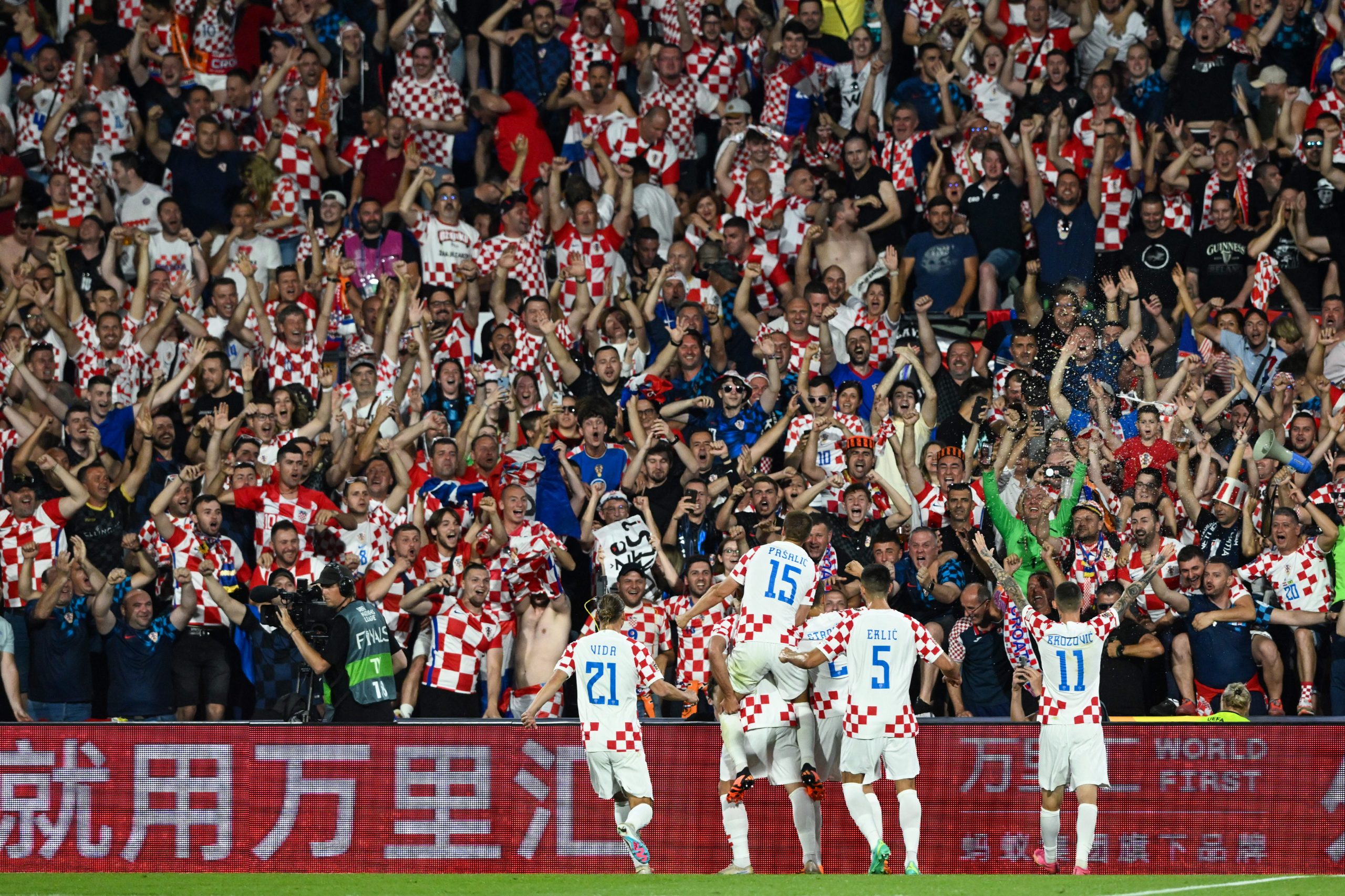 14.06.2023., stadion Feyenoord "De Kuip", Rotterdam, Nizozemska - UEFA Liga Nacija, polufinale, Nizozemska - Hrvatska. Nogometasi Hrvatske slave pogodak za vodstvo 3:2. Photo: Marko Lukunic/PIXSELL