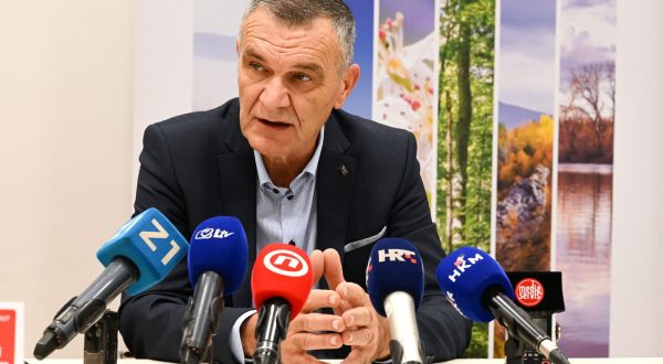 15.12.2022., Zagreb - Konferencija za medije Hrvatskog Caritasa gdje je najavljen
tradicionalni sredsnji promotivno-humanitarni dogadjaj programa „Za 1000 radosti“ – „Govori dobrim!“ sto ga na Trgu bana Josipa Jelacica u subotu 17. prosinca Hrvatski Caritas organizira u suradnji s Hrvatskim sumama d.o.o. Photo: Davorin Visnjic/PIXSELL