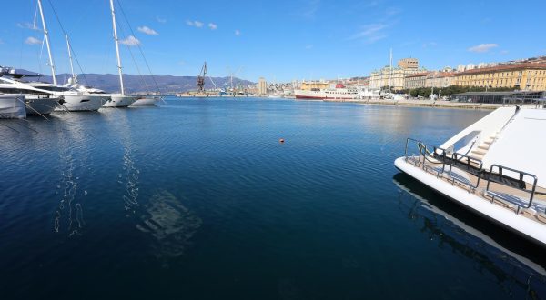 16.03.2023., Rijeka - Konferencija za novinare u salonu Grada povodom izmjestanja i neutraliziranja bombe iz Drugog svjetskog rata koja se nalazi u akvatoriju rijecke luke. Konferenciji su nazocili: gradonacelnik Marko Fillipovic, nacelnik Stozera Civilne zastite Hinko Mance, policijski savjetnik Goran Gaspert, ravnatelj Lucke uprave Denis Vukorepa i lucki kapetan Darko Glazar.  Photo: Goran Kovacic/PIXSELL