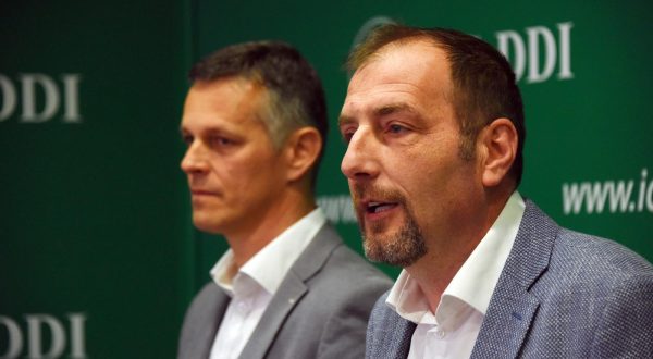 16.04.2023., Pula - Istarska borba za hrvatske prometnice u Europi, bila je tema tiskovne konferencije u sjedistu IDS-a u Puli. Na fotografiji, zastupnik IDS-a u Europskom parlamentu, Valter Flego i predsjednik IDS-a, Dalibor Paus. Photo: Sasa Miljevic/PIXSELL