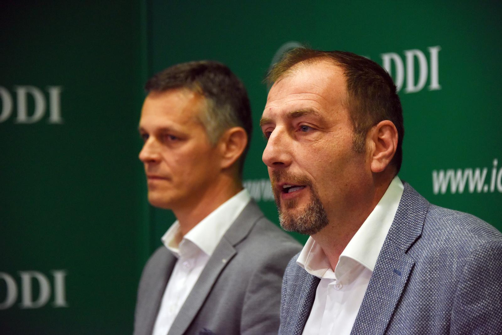 16.04.2023., Pula - Istarska borba za hrvatske prometnice u Europi, bila je tema tiskovne konferencije u sjedistu IDS-a u Puli. Na fotografiji, zastupnik IDS-a u Europskom parlamentu, Valter Flego i predsjednik IDS-a, Dalibor Paus. Photo: Sasa Miljevic/PIXSELL