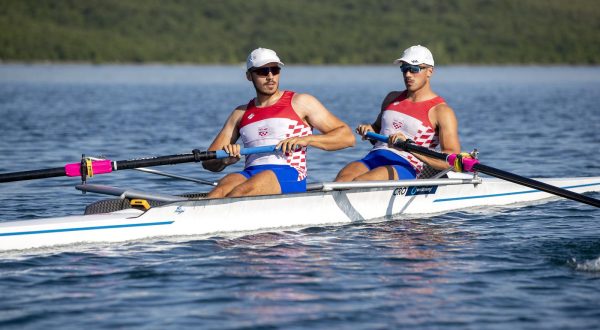 11.06.2021., Sinj - Hrvatski veslaci, braca Patrik i Anton Loncaric treniraju na Peruckom jezeru."nPhoto: Igor Kralj/PIXSELL