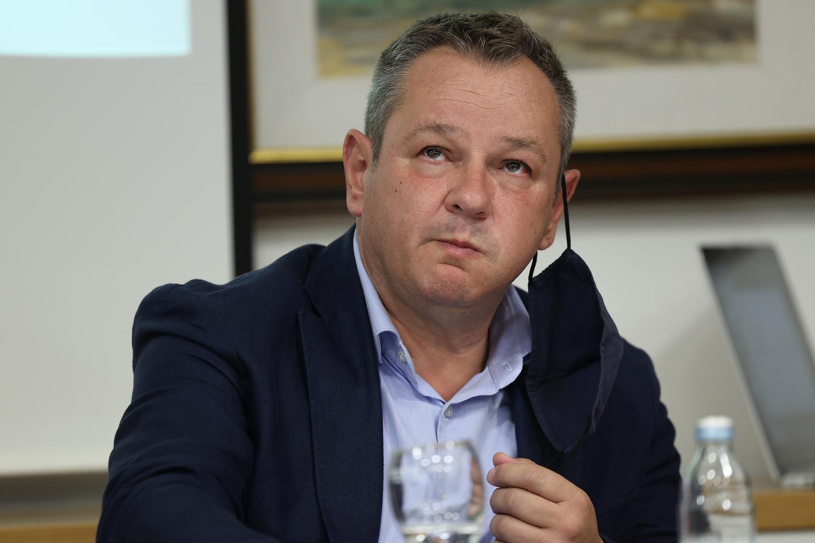 17.09.2021., Sveta Nedelja - U Gradskoj vijecnici odrzana je konferencija za medije uoci posjeta buducoj tvornici protuotrova i cjepiva Imunoloskog zavoda u Brezju. ravnatelj Imunoloskog zavoda Vedran Cardzic Photo: Marko Prpic/PIXSELL