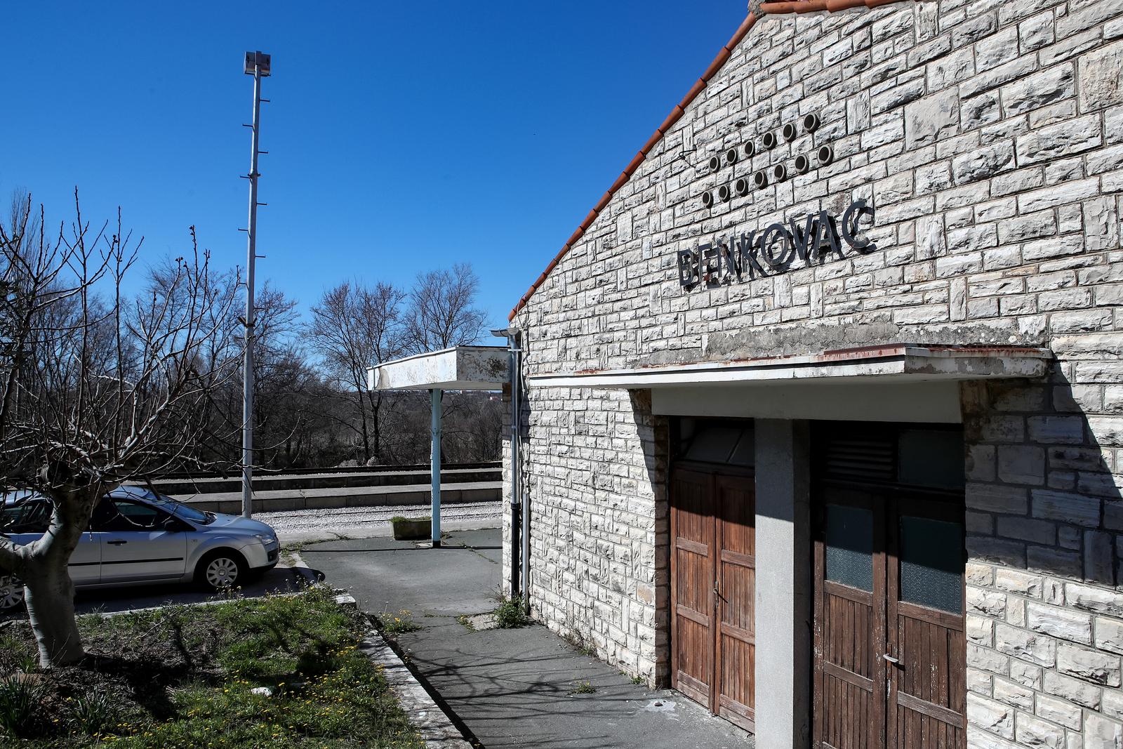 18.03.2023., Benkovac - Zeljeznicki kolodvor u Benkovcu. Zadnji putnicki vlak kroz kolodvor u Benkovcu prosao je 2014. godine. Photo: Sime Zelic/PIXSELL