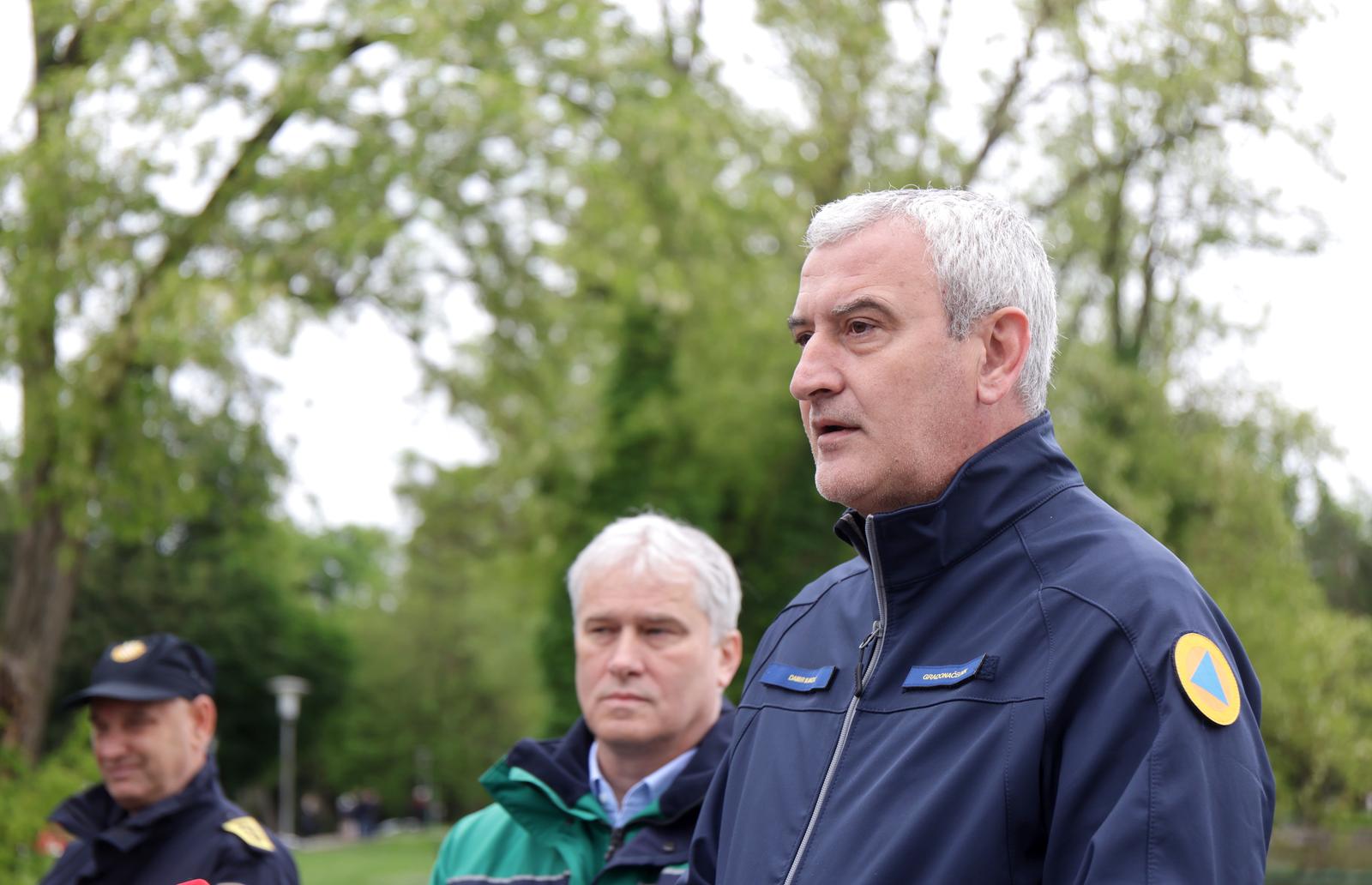 18.05.2023., Karlovac - Gradonacelnik Karlovca Damir Mandic dao je izjavu medijima nakon radnog sastanka u zgradi Karlovacke zupanije s predsjednikom Vlade Andrejom Plenkovicem, ministrima, lokalnom zajednicom i nadleznim sluzbama o daljnjim aktivnostima svih sastavnica sustava domovinske sigurnosti i civilne zastite s ciljem pomoci stanovnistvu i sprjecavanja steta zbog porasta vodostaja. Photo: Luka Stanzl/PIXSELL