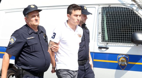 18.06.2023.,Zagreb - Jana Ehrlich, mladic osumnjicen za nalet na pjesake u petak navecer na parkiralistu trgovackog centra Supernova u Buzinu doveden na ispitivanje u Opcinsko drzavno odvjetnistvo u Novom Zagrebu Photo: Boris Scitar/PIXSELL