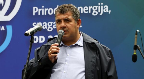 18.09.2021. Petrinja, Strossmayerovo setaliste - humanitarni projekt u organizaciji PPD-a za djecu iz djecijeg doma. Voditelji Doris Pincic i Luka Bulic, uz program treninga za djecu koji vodi Mario Mlinaric te koncert Mie Dimsic. Na foto: Pavao Vujnovac, vlasnik  PPD-a. Photo: Edina Zuko/PIXSELL