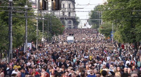 19, May, 2023, Belgrade - In front of the House of the National Assembly, the third protest called "Serbia against violence" started, organized by a part of the pro-European opposition parties. Photo: Amir Hamzagic/ATAImages

19, maj, 2023, Beograd  - Ispred Doma narodne skupstine poceo je treci protest pod nazivom "Srbija protiv nasilja" u organizaciji dela proevropskih opozicionih stranaka. Photo: Amir Hamzagic/ATAImages Photo: Amir Hamzagic/ATAImages/PIXSELL
