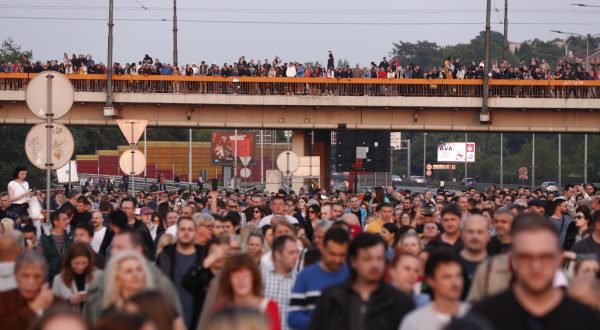 19, May, 2023, Belgrade - In front of the House of the National Assembly, the third protest called "Serbia against violence" started, organized by a part of the pro-European opposition parties. Photo: Amir Hamzagic/ATAImages

19, maj, 2023, Beograd  - Ispred Doma narodne skupstine poceo je treci protest pod nazivom "Srbija protiv nasilja" u organizaciji dela proevropskih opozicionih stranaka. Photo: Amir Hamzagic/ATAImages Photo: Amir Hamzagic/ATAImages/PIXSELL