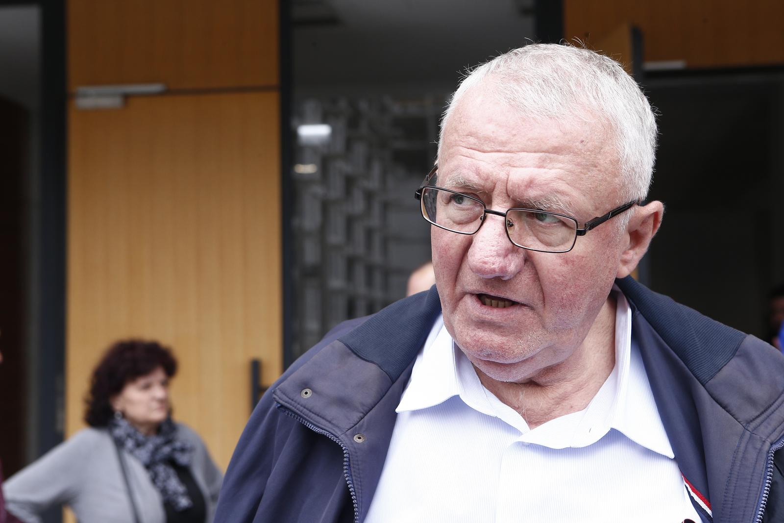 19, May, 2023, Belgrade - Vojislav Seselj makes statements after the hearing in the Palace of Justice. Vojsilav Seselj. Photo: Amir Hamzagic/ATAImages

19, maj, 2023, Beograd - Vojislav Seselj dolazi u Palati pravde na saslusanje. Photo: Amir Hamzagic/ATAImages Photo: Amir Hamzagic/PIXSELL