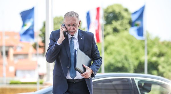 19.06.2023., Zagreb - U Nacionalnoj i sveucilisnoj knjiznici odrzana je zajednicka konferencija Vlade Republike Hrvatske i Ministarstva vanjskih i europskih poslova u prigodi 10 godina clanstva Republike Hrvatske u Europskoj uniji i posjeta predsjednice Europskog parlamenta Roberte Metsole. Davor Bozinovic, potpredsjednik Vlade i ministar unutarnjih poslova Photo: Slavko Midzor/PIXSELL