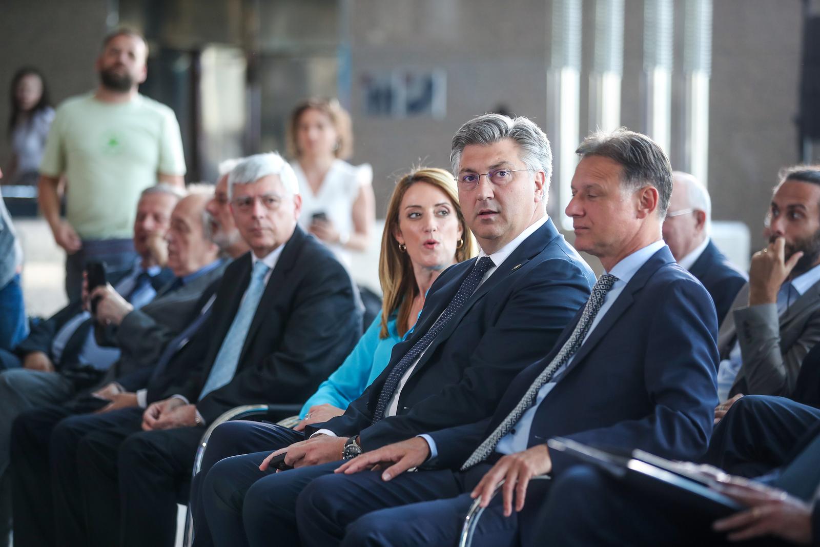 19.06.2023., Zagreb - U Nacionalnoj i sveucilisnoj knjiznici odrzana je zajednicka konferencija Vlade Republike Hrvatske i Ministarstva vanjskih i europskih poslova u prigodi 10 godina clanstva Republike Hrvatske u Europskoj uniji i posjeta predsjednice Europskog parlamenta Roberte Metsole. predsjednica EU parlamenta Roberta Metsole, predsjednik Vlade RH Andrej Plenkovic, predsjednik Sabora Gordan Jandrokovic Photo: Slavko Midzor/PIXSELL