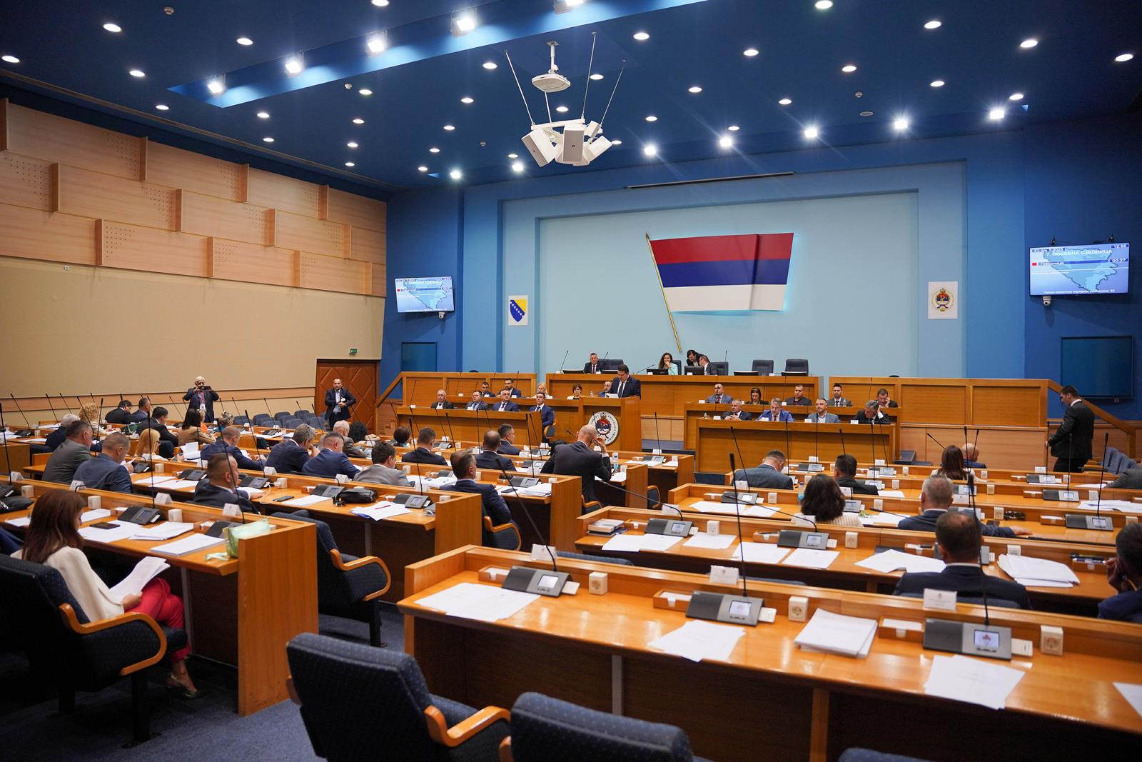 21.06.2023., Banja Luka, Bosna i Hercegovina - U Narodnoj skupstini Republike Srpske pocela je Posebna sjednica, na kojoj ce zastupnici, po hitnom postupku, razmatrati Prijedlog zakona o izmjeni Zakona o objavljivanju zakona i drugih propisa RS, a kojom se brise odredba zakona koja propisuje da ce se u "Sluzbenom glasniku RS" objavljivati propisi i drugi akti koje donosi visoki predstavnik u BiH.  Photo: Dejan Rakita/PIXSELL