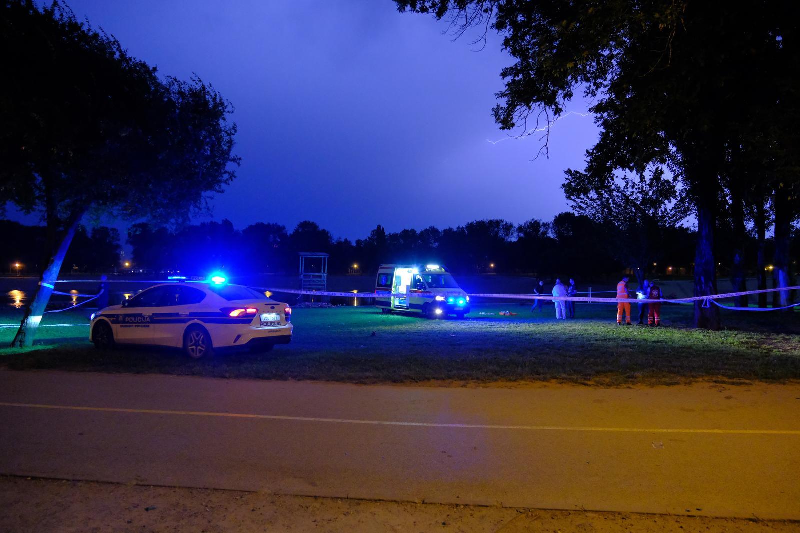 21.06.2023., Zagreb - Dio Bundeka ogradila je policija. Ocevid je u tijeku. Na mjestu dogadaja je i hitna pomoc. Prema posljednjim informacijama, vozac Hitne pregazio tri maloljetnice, jedna tesko ozlijeđena. Photo: Slaven Branislav Babic/PIXSELL