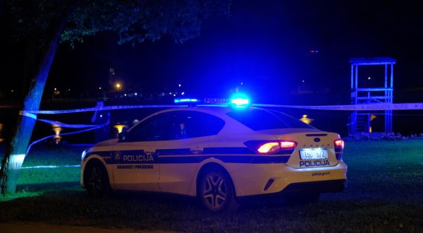21.06.2023., Zagreb - Dio Bundeka ogradila je policija. Ocevid je u tijeku. Na mjestu dogadaja je i hitna pomoc. Prema posljednjim informacijama, vozac Hitne pregazio tri maloljetnice, jedna tesko ozlijeđena. Photo: Slaven Branislav Babic/PIXSELL