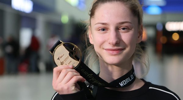22.11.2022., Zagreb - Lena Stojkovic nova svjetska prvakinja u taekwondou. Vratila se iz Meksika gdje je osvojila zlato. Photo: Marko Prpic/PIXSELL