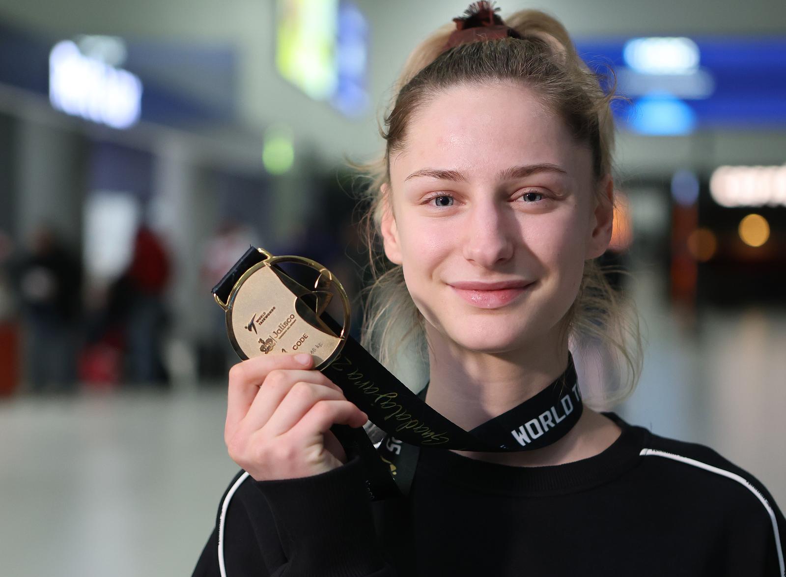 22.11.2022., Zagreb - Lena Stojkovic nova svjetska prvakinja u taekwondou. Vratila se iz Meksika gdje je osvojila zlato. Photo: Marko Prpic/PIXSELL