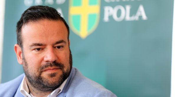 23.05.2023., Pula - U prostoru ECPD-a odrzala se je konferencija za medije na kojoj je najavljen program Pulskog kulturnog ljeta.

Na konferenciji su sudjelovali gradonacelnik Grada Pule Filip Zoricic, direktorica Turisticke zajednice Grada Pule Sanja Cinkopan Korotaj i ravnatelj Arheoloskog muzeja Istre Darko Komso. Photo: Srecko Niketic/PIXSELL