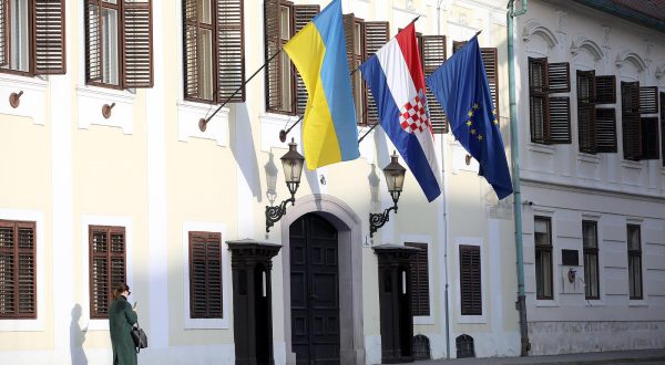 24.02.2023., Zagreb - Na prvu godisnjicu pocetka ruske agresije na Ukrajinu na procelju Banskih dvoa i zgrade Hrvatskoga sabora izvjesene su zastave Ukrajine. Photo: Patrik Macek/PIXSELL