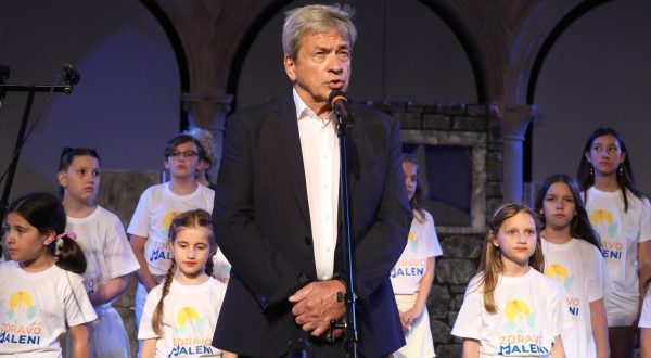 26.06.2023.,Sibenik-Na trgu izmedju gradske vjecnice i katedrale sv Jakova svecano je otvoren 63 Medjunarodni djecji festival.Prepuno gledaliste svjedoci o popularnosti ovog festivala.Medju gostima bila je Maja Cvetkovic,saborski zastupnik Hrvoje Zekanovic ali i dva ministra,ministar Malenica i ministrica 
Nina Obuljen Korzinek i dva biskupa,Ante Ivas,biskup u miru i biskup Tomislav Rogic.Prisutne su pozdravili gradonacelnik Zeljko Buric,izaslanik predsjednika Republike Zdravko Zima i ministrica Nina Obuljen Korzinek .
Photo: Dusko Jaramaz/PIXSELL Photo: Dusko Jaramaz/PIXSELL