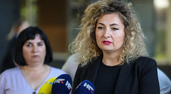 25.05.2023., Zagreb - Izjava nakon sastanka u postupku mirenja u kolektivnom radnom sporu izmedju Sindikata drzavnih i lokalnih sluzbenika RH i Vlade RH, sto ga je pokrenuo SDLSN RH radi nepostizanja dogovora o povecanju placa i reguliranju pregovaranja za sluzbenike i namjestenike u tijelima sudbene vlasti i drzavnom odvjetnistvu. Predsjednica sindikata Iva Suskovic Photo: Jurica Galoic/PIXSELL