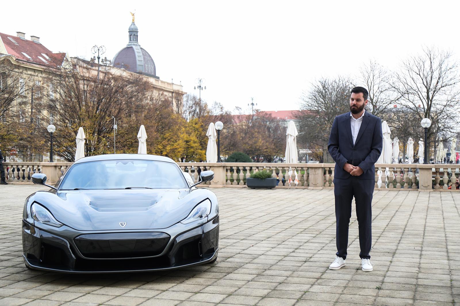 25.11.2021., Zagreb - Izvrsni direktor Rimac Grupe Mate Rimac na terasi hotela Esplanade docekuje francuskom predsjednika Emmanuela Macrona kojemu ce predstaviti dva automobila marke Nevera i Bugatti.  Photo: Luka Stanzl/PIXSELL