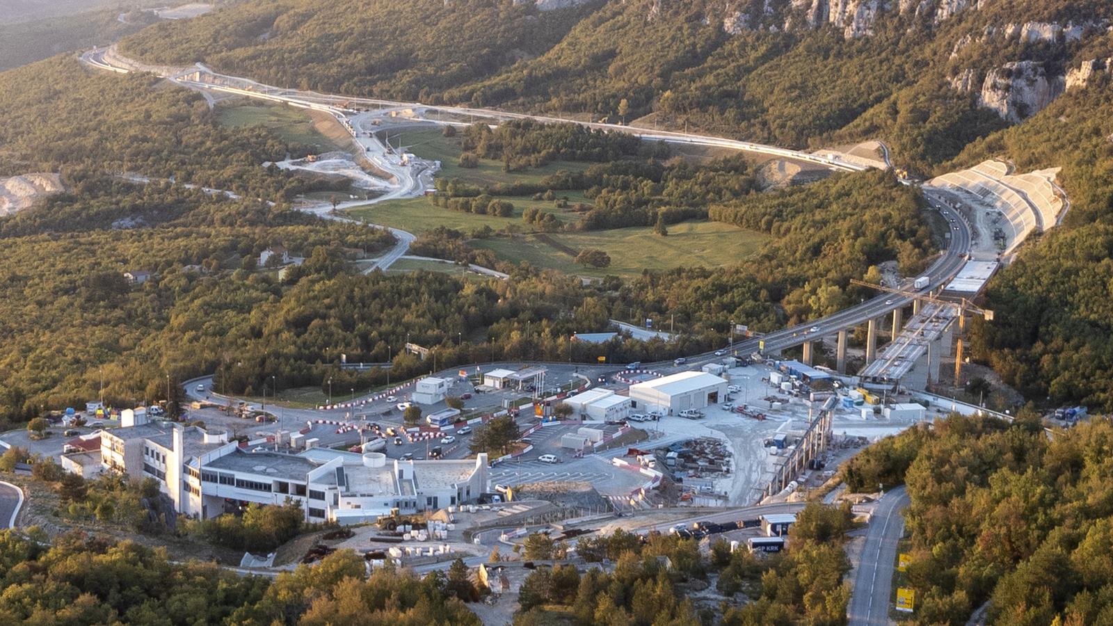 28.10.2022., Istra - Fotografije iz zraka radova na Istarskom ipsilonu. Photo: Srecko Niketic/PIXSELL