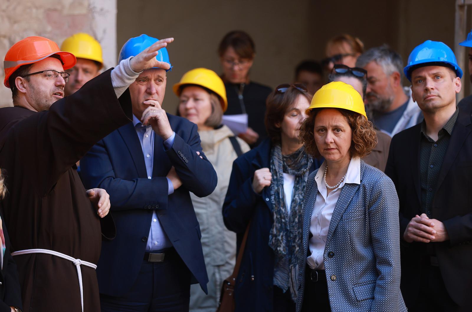 26.04.2023., Zagreb -  Potpredsjednik Vlade i ministar prostornoga uredjenja, graditeljstva i drzavne imovine Branko Bacic, ministrica kulture i medija dr.sc. Nina Obuljen Korzinek sa suradnicima te novi nadbiskup Drazen Kutlesa obisli su gradilista jednog od najstarijih franjevackih samostana u Hrvatskoj – svetog Franje Asiskog na Kaptolu te Zagrebacku katedralu i nadbiskupskog dvora na kojima su u tijeku radovi konstruktivne obnove i sanacije. Photo: Sanjin Strukic/PIXSELL