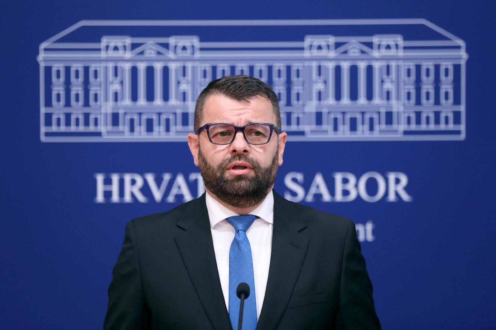 26.05.2023., Zagreb - Zastupnica albanske, bosnjacke, crnogorske, makedonske i slovenske nacionalne manjine Ermina Lekaj Prljaskaj primila je u Saboru ministra za ljudska prava i izbjeglice Bosne i Hercegovine Sevlida Hurtica. Nakon sastanka odrzali su konferenciju za medije. Na konferenciji za medije BiH ministar je porucio predsjedniku Milanovicu da su kupili sapun, parfem i okupali se prije dolaska. Photo: Patrik Macek/PIXSELL