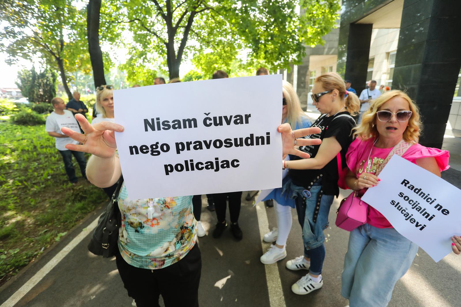 26.05.2023. Zagreb - Ispred Ministarstva pravosudja odrzan je prosvjed pravosudnih policajaca u organizaciji SPPH Photo: Zeljko Hladika/PIXSELL
