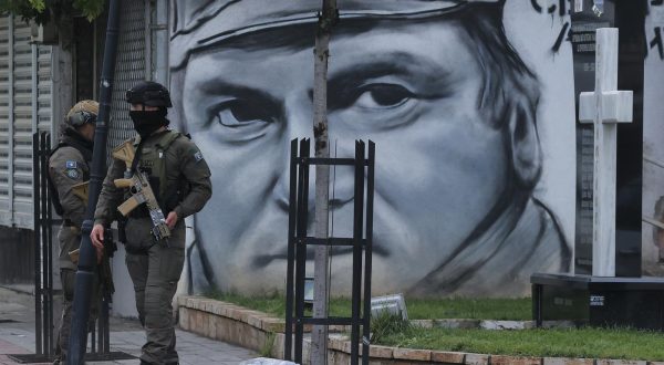 26.05.2023., Zvecan, Kosovo - Na sjeveru Kosova doslo je sukoba izmedju policije i gradjana koji su pokusali sprijeciti gradonacelnika da preuzme duznost nakon lokalnih izbora koje su Srbi bojkotirali. Kosovska policija usla je u zgradu opcine Zvecan nakon sto je ispred bacila suzavac te sok-bombe.   Photo: Stringer/PIXSELL