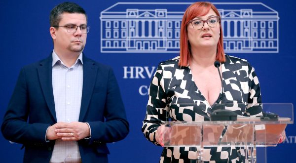 26.06.2023., Zagreb - Na konferenciji za medije Kluba zastupnika Socijaldemokrati odrzanoj u Saboru o modernizaciji predskolskog sustava i drugim aktualnim temama govorili su zastupnici Romana Nikolic i Domagoj Hajdukovic.
. Photo: Patrik Macek/PIXSELL