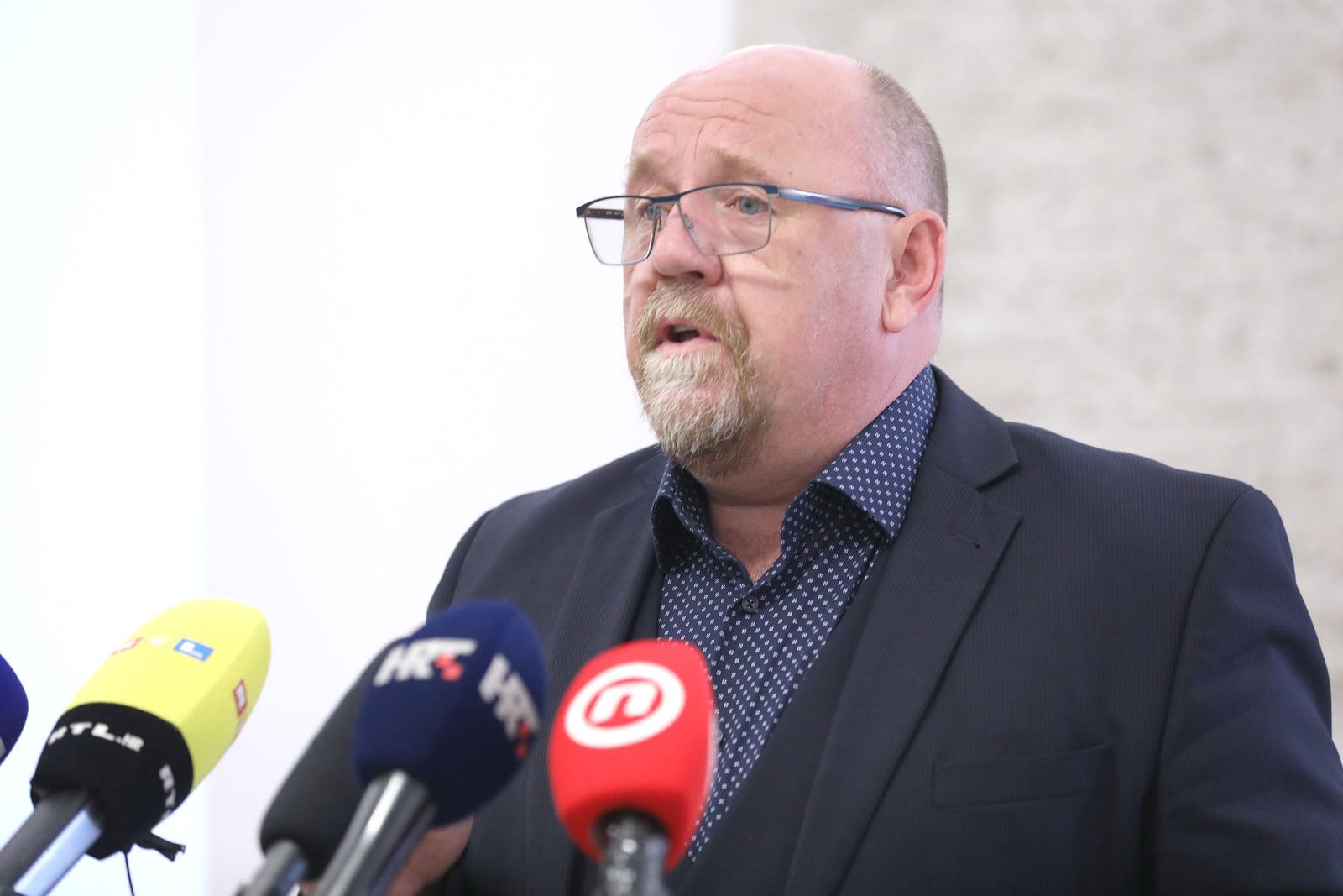 26.06.2023., Zagreb - Na konferenciji za medije odrzanoj u Saboru zastupnik Davor Dretar govorio je o katastrofalnim tucama koje su pogodile sjeverozapad Hrvatske, zahtjevu za podnosenjem ostavke ministrice poljoprivrede zbog neprovodjenja vazeceg Zakona o sustavu obrane od tuce iz 2007. godine te najavi prosvjeda zbog neprovodjenja obrane od tuce.
. Photo: Patrik Macek/PIXSELL