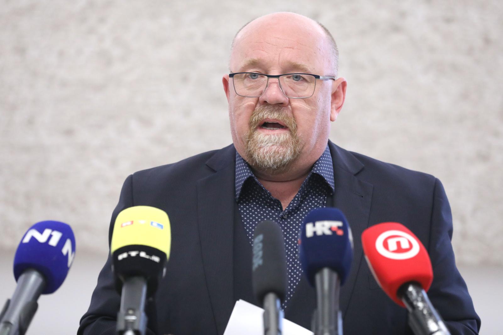 26.06.2023., Zagreb - Na konferenciji za medije odrzanoj u Saboru zastupnik Davor Dretar govorio je o katastrofalnim tucama koje su pogodile sjeverozapad Hrvatske, zahtjevu za podnosenjem ostavke ministrice poljoprivrede zbog neprovodjenja vazeceg Zakona o sustavu obrane od tuce iz 2007. godine te najavi prosvjeda zbog neprovodjenja obrane od tuce.
. Photo: Patrik Macek/PIXSELL