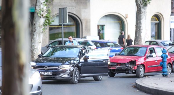 26.06.2023.., Zagreb - Dolazak clanova HDZ-a sjednicu sireg predsjednistva stranke. Pri dolasku pred zgradu stranke automobil u kojem je bio ministar Marin Piletic sudjelovao je u manjoj prometnoj nesreci. Photo: Slavko Midzor/PIXSELL