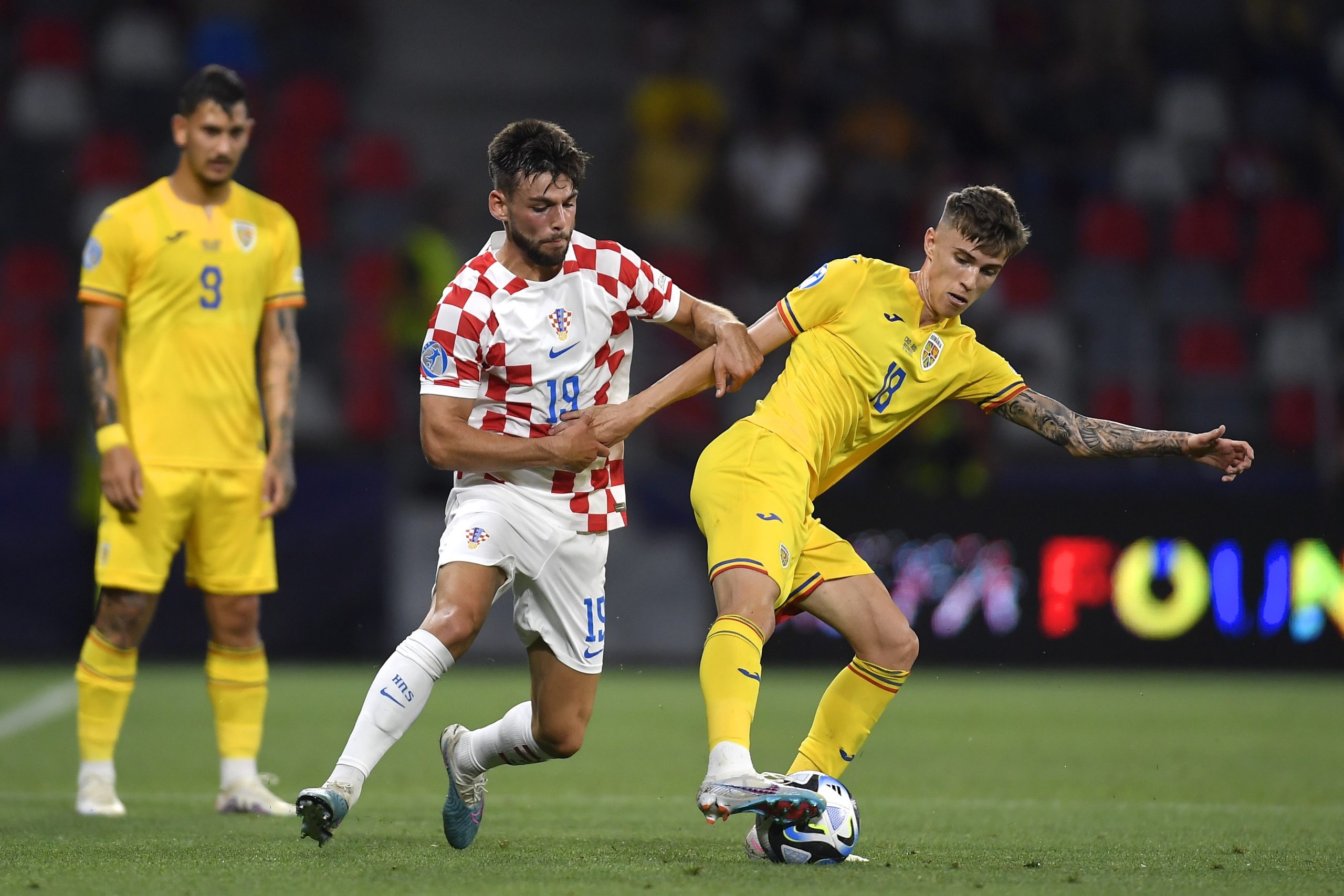27.06.2023., Bukurest, Rumunjska - UEFA Europsko prvenstvo U-21, Hrvatska - Rumunjska. Marko Bulat, Octavian Popescu  Photo: Alex Nicodim/PIXSELL