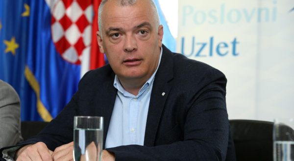 28.03.2017., Ivanic Grad - Gradska uprava Ivanic-Grad, najava Poslovnog uzleta i Festivala poduzetnistva u Ivanic Gradu. Konferenciji za novinare nazocili su gradonacelnik Ivanic Grada, Javor Bojan Les, glavni urednik Poslovnog dnevnika, Vladimir Nisevic i Jadranko Pongrac, predsjednik udruge Tetragon. "nPhoto: Robert Anic/PIXSELL