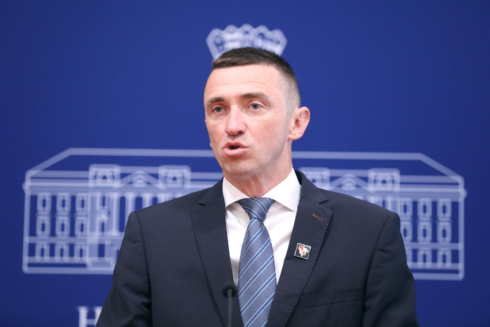 28.06.2023., Zagreb - Na konferenciji za medije odrzanoj u Saboru o temi "Jos jedna izgubljena turisticka sezona u kontekstu razvoja hrvatskog gospodarstva i zadrzavanja stanovnistva u Hrvatskoj.“ govorio je zastupnik Ivan Penava. Photo: Patrik Macek/PIXSELL