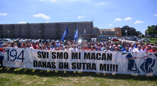 29.06.2023., Zagreb - Ispred zatvora u Remetincu odrzan je prosvjed djelatnika Hitne pomoci radi odredjivanja istraznog zatvora vozacu koji je naletio na maloljetnike na Bundeku. Photo: Igor Soban/PIXSELL