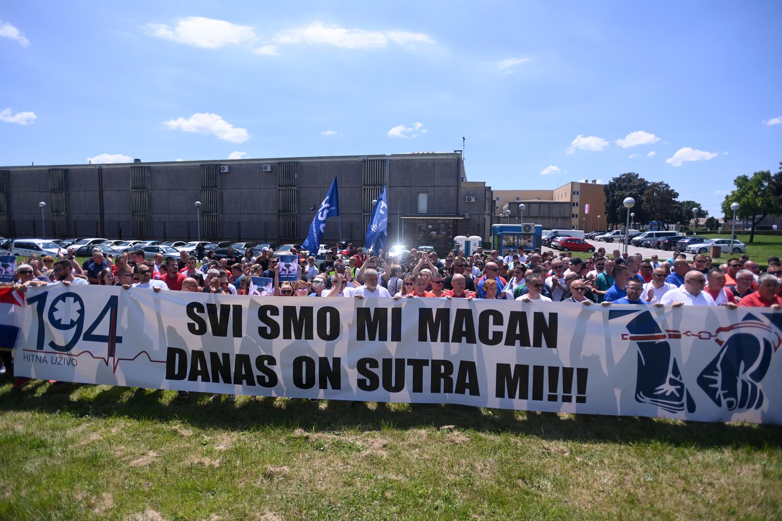 29.06.2023., Zagreb - Ispred zatvora u Remetincu odrzan je prosvjed djelatnika Hitne pomoci radi odredjivanja istraznog zatvora vozacu koji je naletio na maloljetnike na Bundeku. Photo: Igor Soban/PIXSELL
